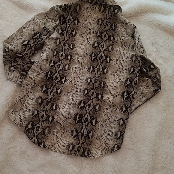 Snakeskin blouse - Picture 4 of 5